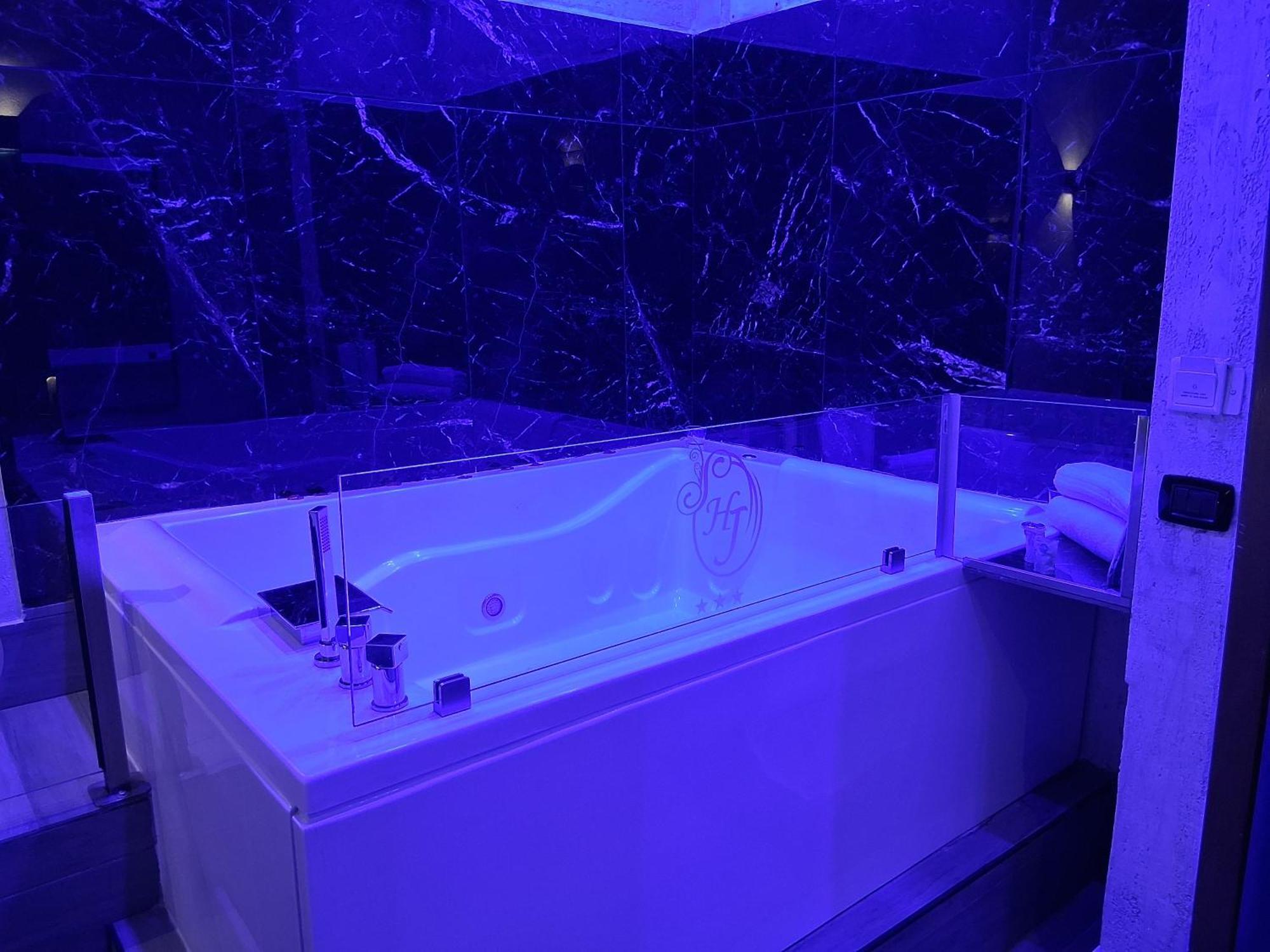 Hotel Joy 卡斯特沃托诺 外观 照片